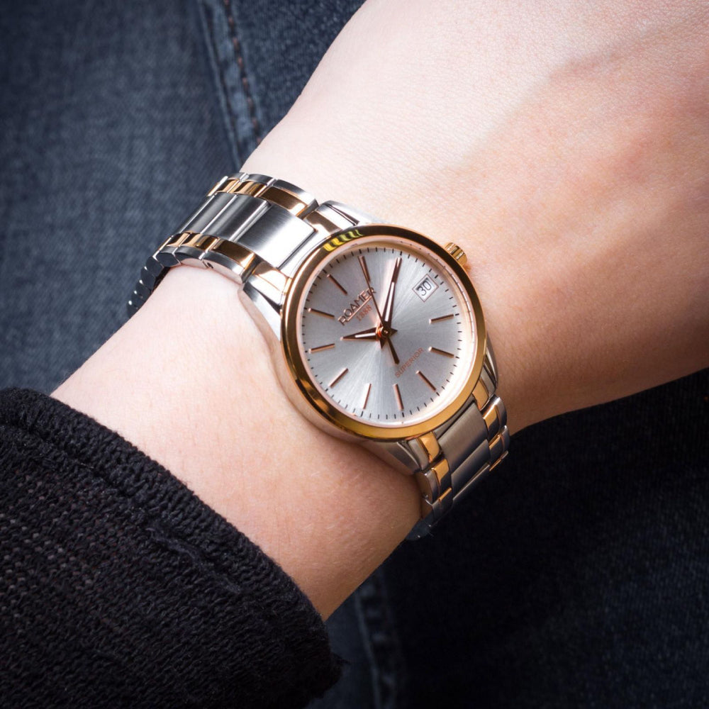 ساعة رومر النسائية بحركة كوارتز ولون مينا فضي - ROA-0017