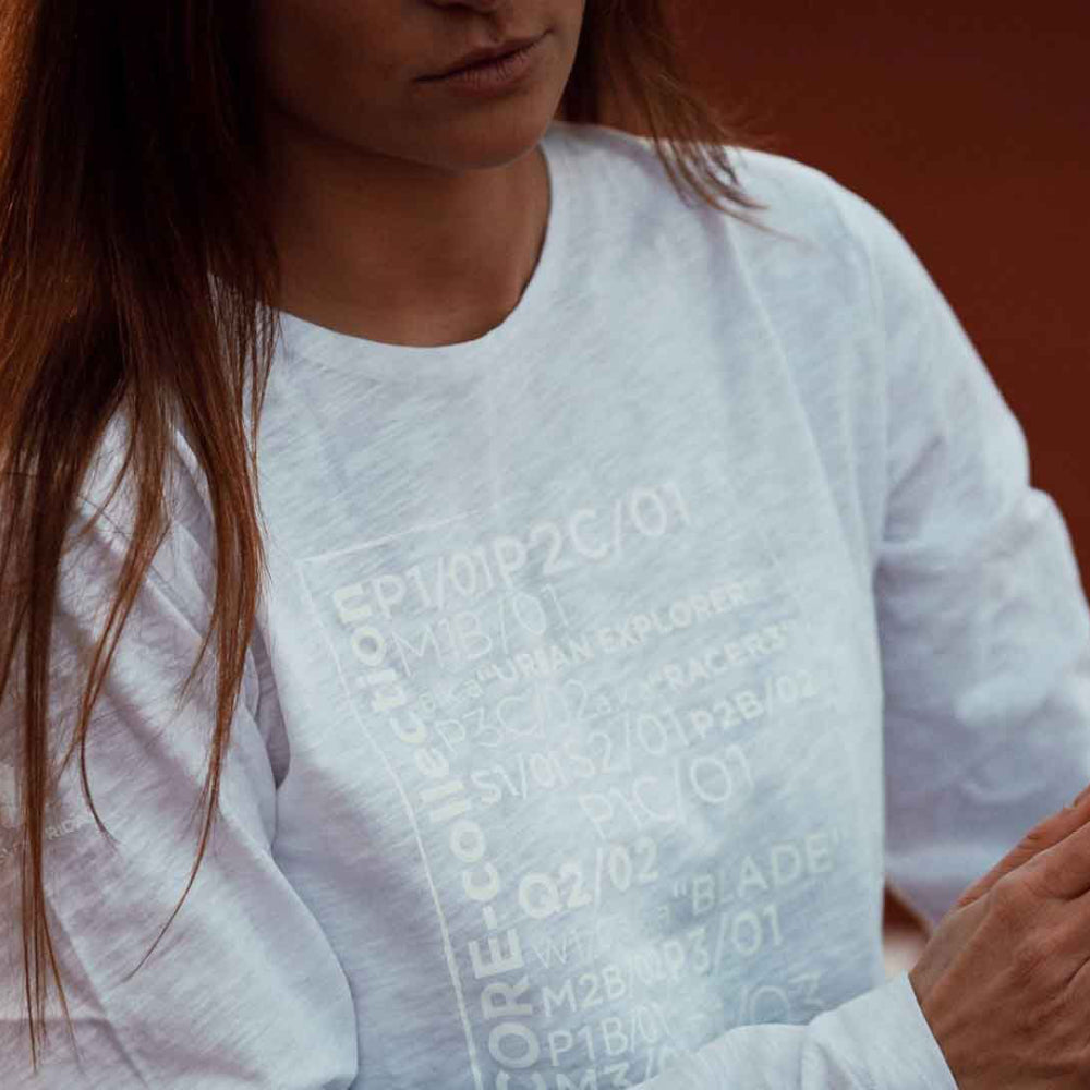 قميص باللون الأبيض للرجال والنساء من سيفين فرايداي - SFTS-0028