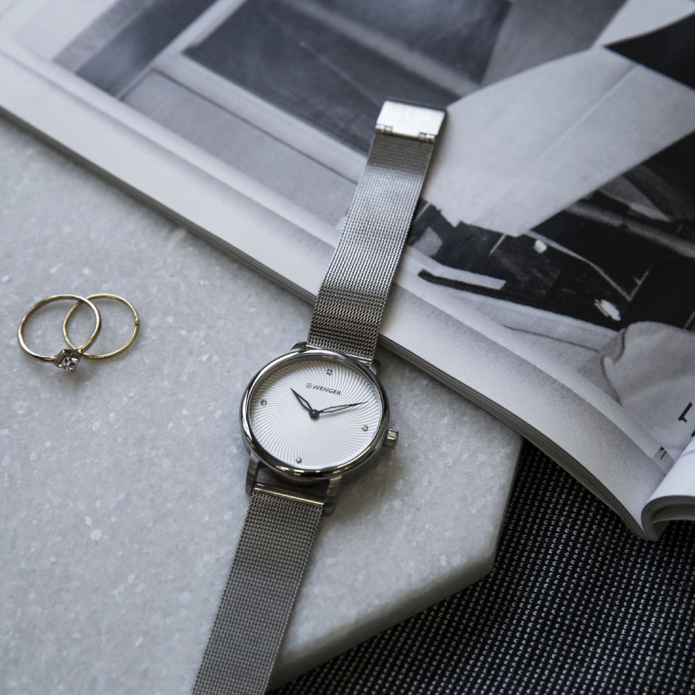 ساعة فينجر النسائية بحركة كوارتز ولون مينا فضي - WNG-0022