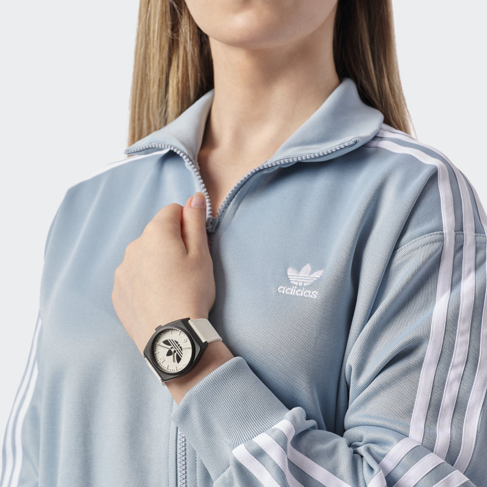 ساعة أديداس للرجال والنساء بحركة كوارتز ولون مينا أبيض - ADS-0090