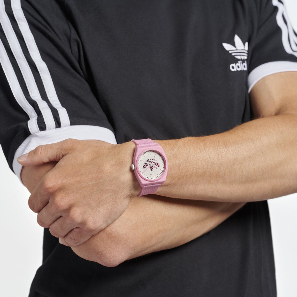 ساعة أديداس للرجال والنساء بحركة كوارتز ولون مينا أبيض - ADS-0094