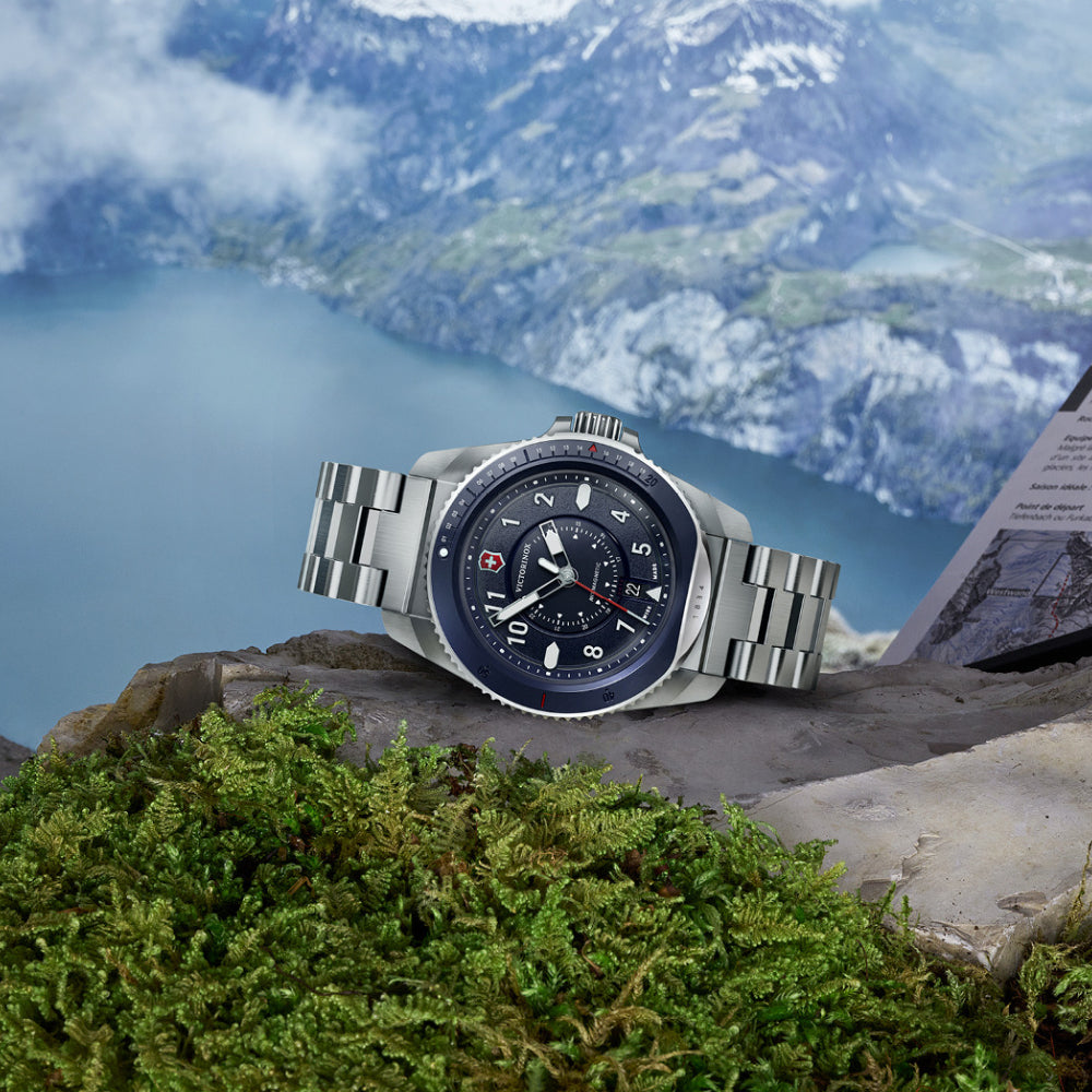 ساعة فيكتورينوكس الرجالية بحركة كوارتز ولون مينا أزرق - VTX-0138