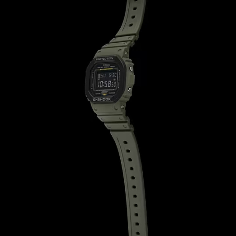 ساعة جي شوك الرجالية بحركة رقمية ولون مينا أسود - CA-0522