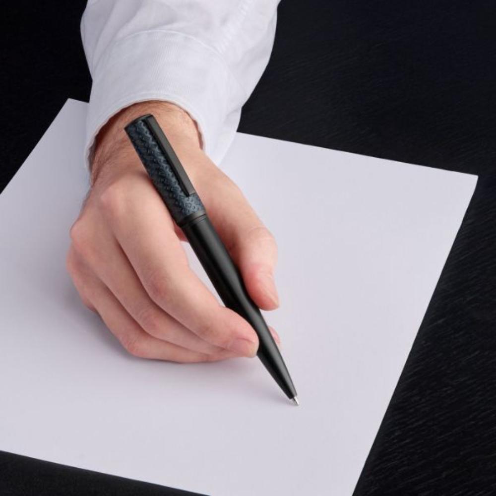 قلم حبر جاف باللونين الأسود والكحلي من هوغو بوس، طراز آرتش مونوجرام – HBPEN-0090