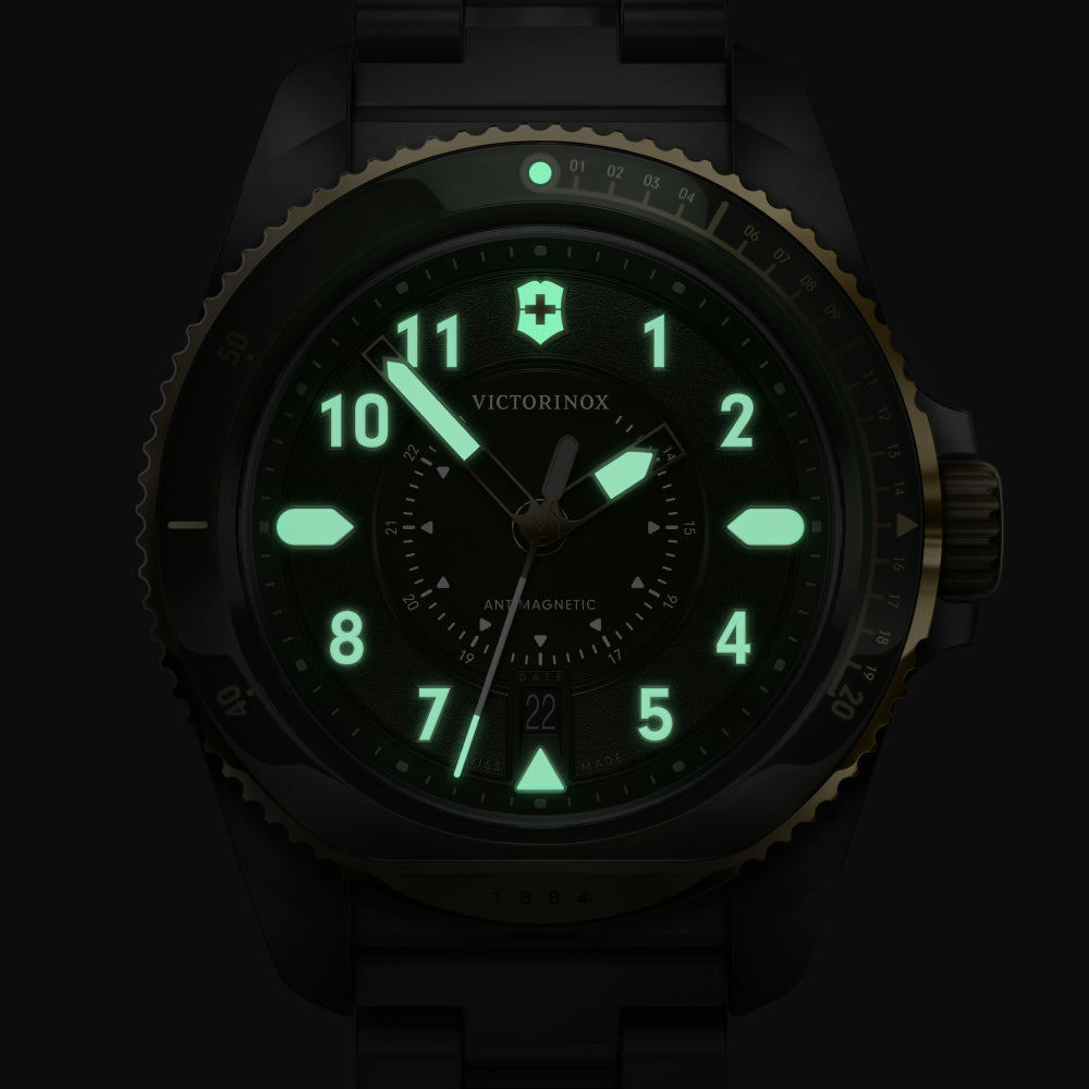 ساعة فيكتورينوكس الرجالية بحركة كوارتز ولون مينا أخضر - VTX-0143