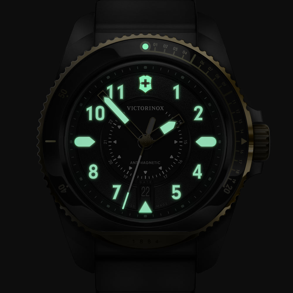 ساعة فيكتورينوكس الرجالية بحركة كوارتز ولون مينا أسود - VTX-0144