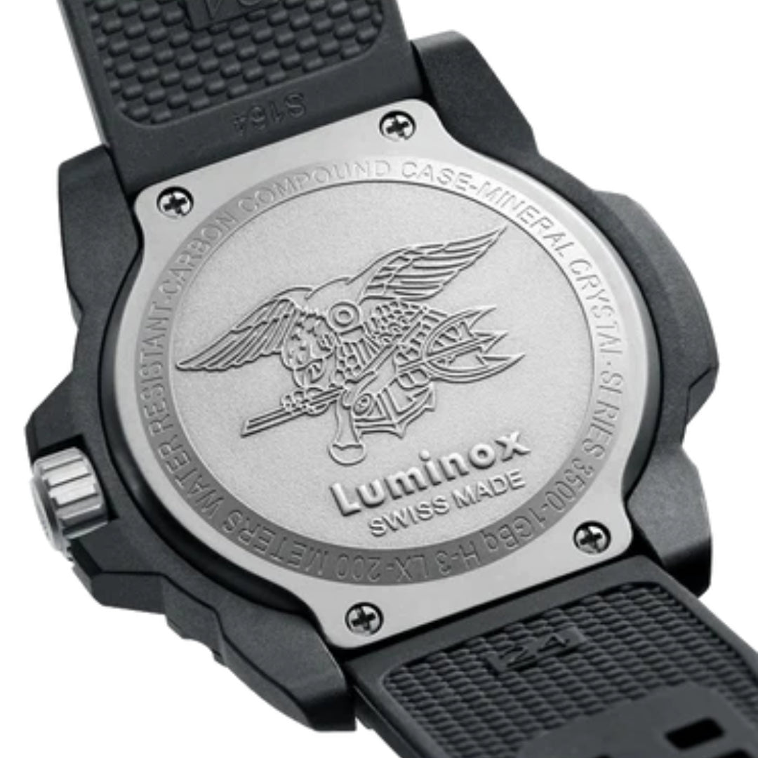 ساعة لومينكس الرجالية بحركة كوارتز ولون مينا أسود - LMX-0036