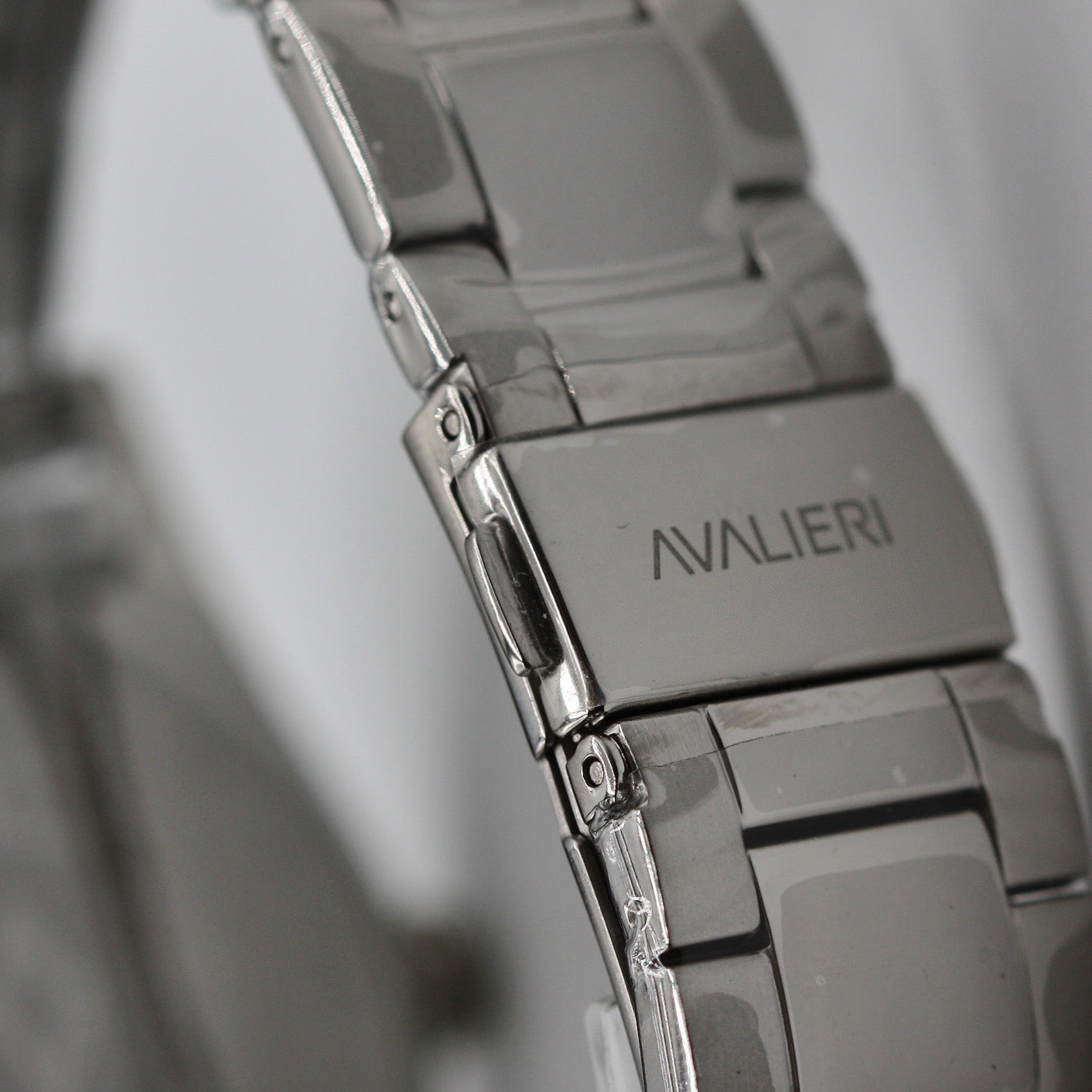Avalieri Men's Quartz Blue Dial Watch - AV-2584B