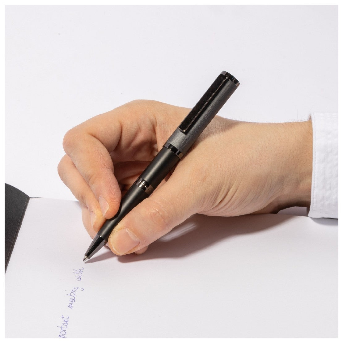قلم باللون الرمادي داكن وأسود من هوغو بوس - HBPEN-0019