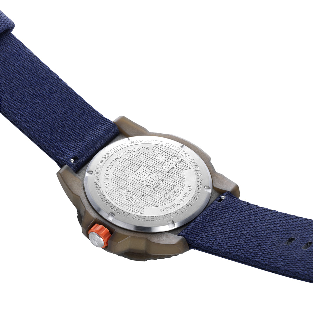 ساعة لومينكس الرجالية بحركة كوارتز ولون مينا أزرق - LMX-0004