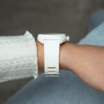 Men's and Women's Quartz Watch with White Dial - Image 9
