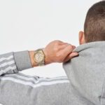 watch for men and women quartz movement gold dial - صورة 5