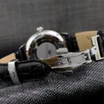 men's watch with quartz movement and black dial - صورة 3